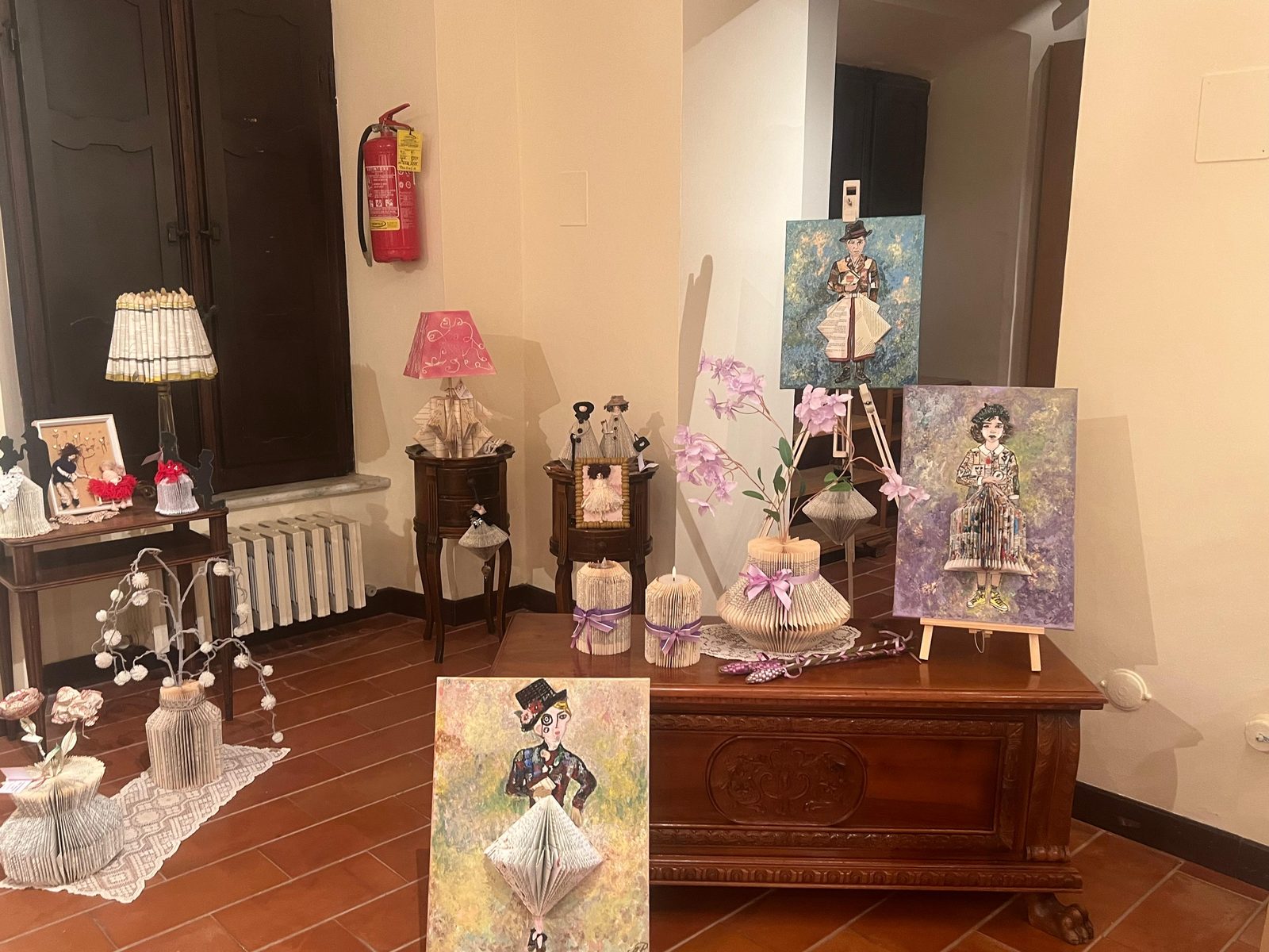AP Antos in mostra: opere in carta piegata esposte all'evento