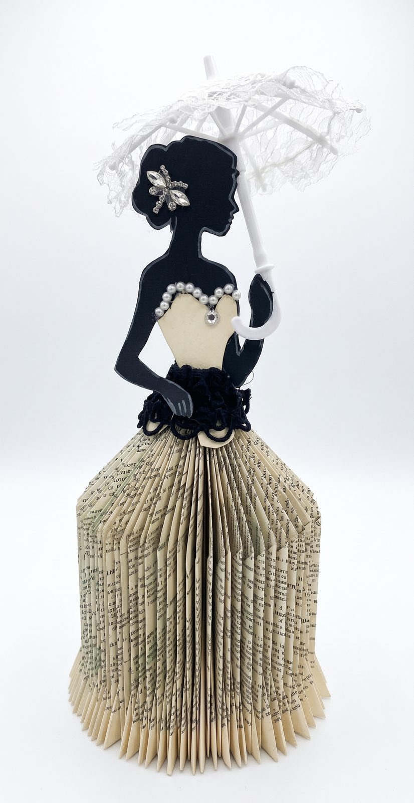 «L'Eleganza del Silenzio», scultura decorativa ricavata da un libro piegato a mano